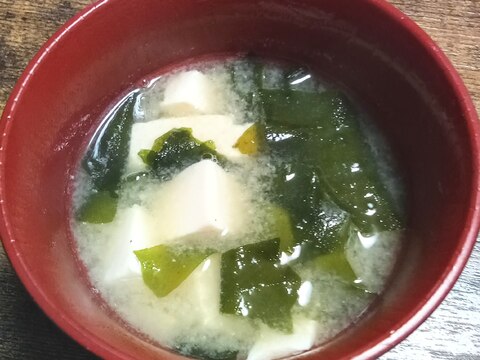 今日のお味噌汁！！ワカメと豆腐のお味噌汁♫